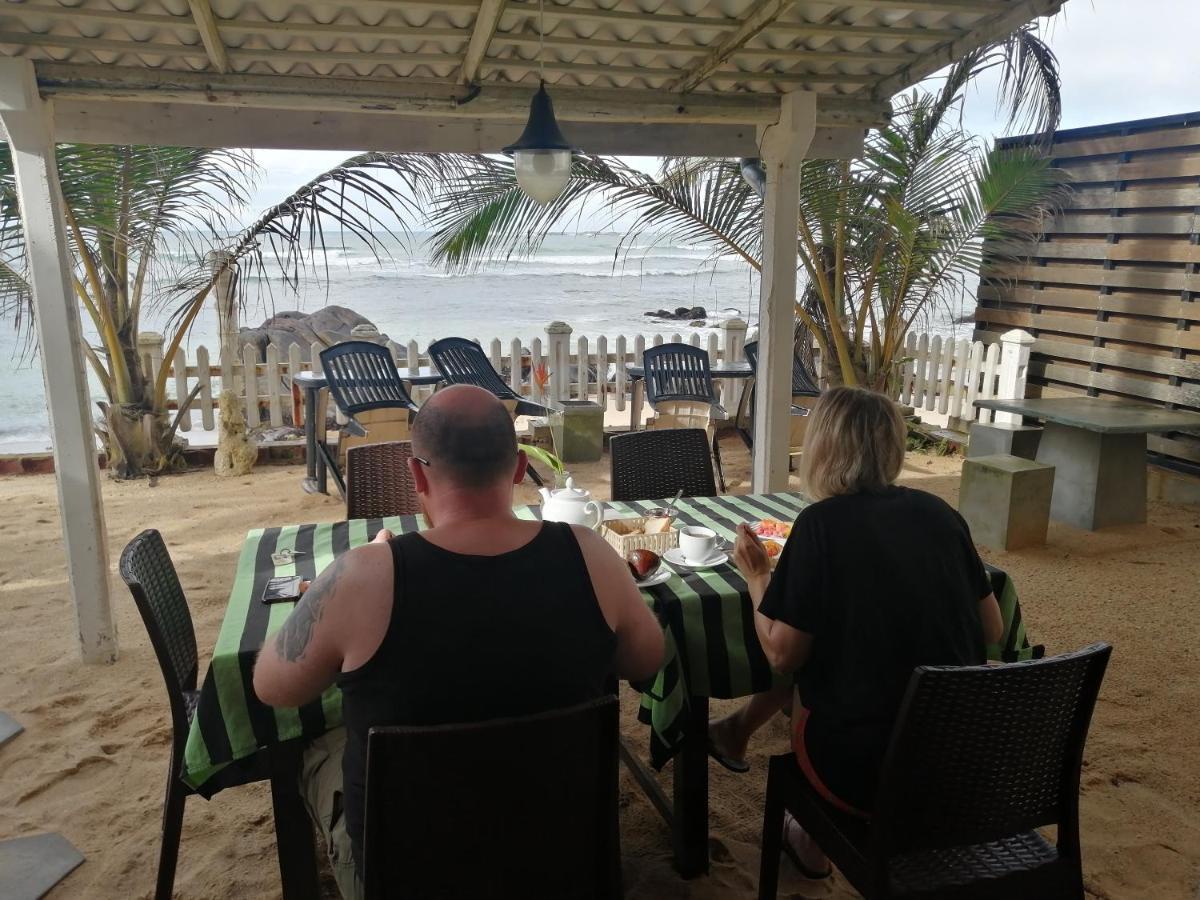אונה ואטונה Happy Beach Villa Resort מראה חיצוני תמונה