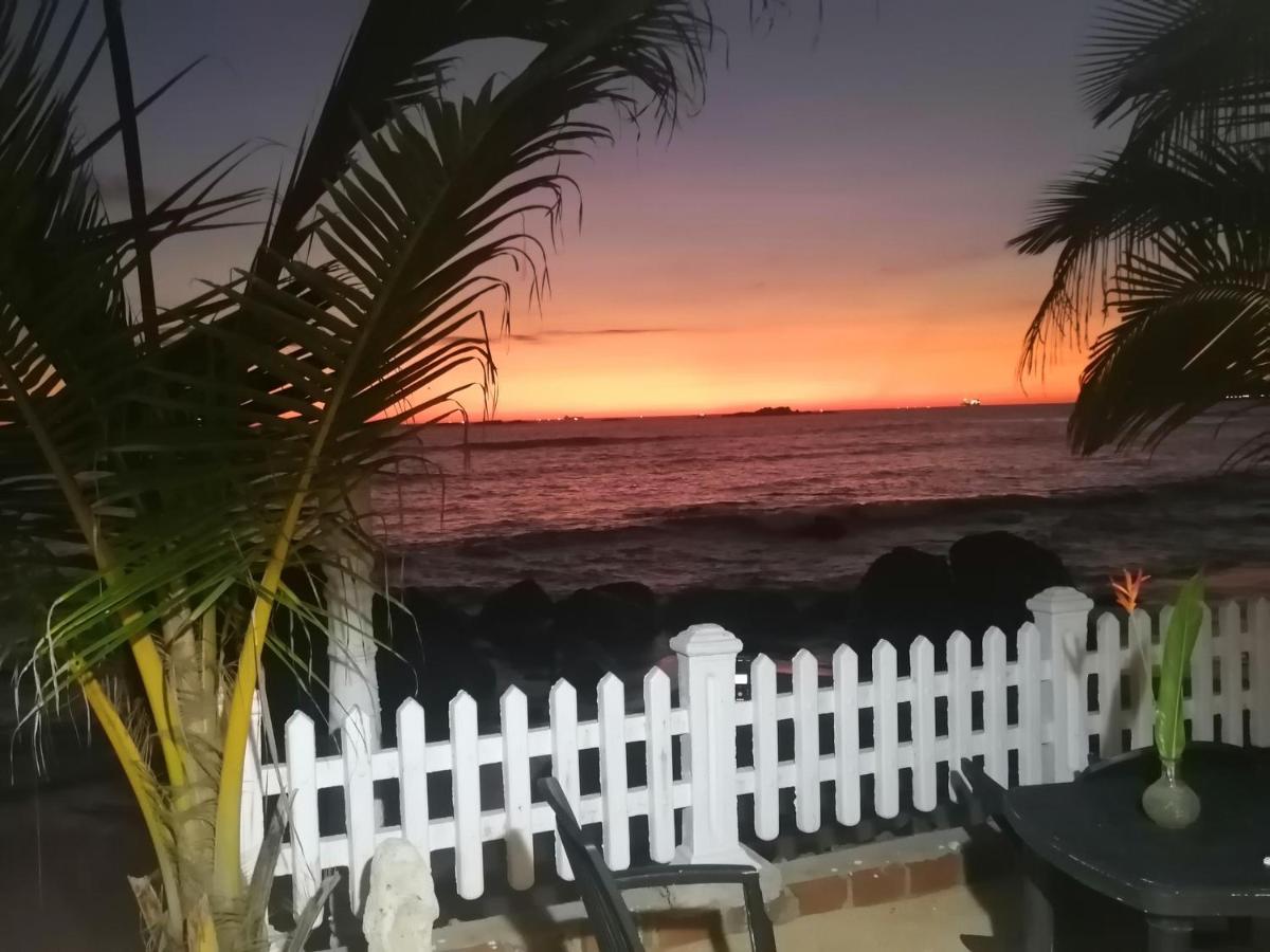 אונה ואטונה Happy Beach Villa Resort מראה חיצוני תמונה